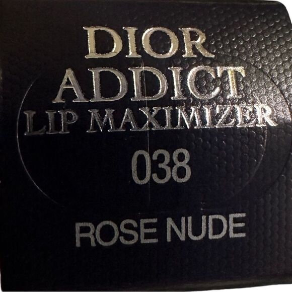 DIOR ADDICT LIP MAXIMIZER
Lip plumping gloss 038 Rose Nude - a sheer nud… - Picture 4 of 16